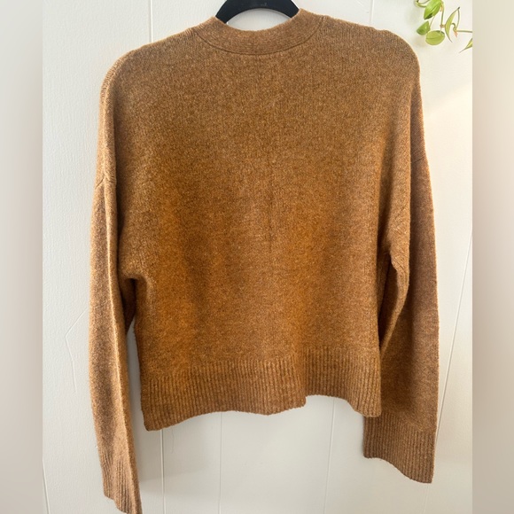 Button front V-neck Cardigan - Picture 2 of 3